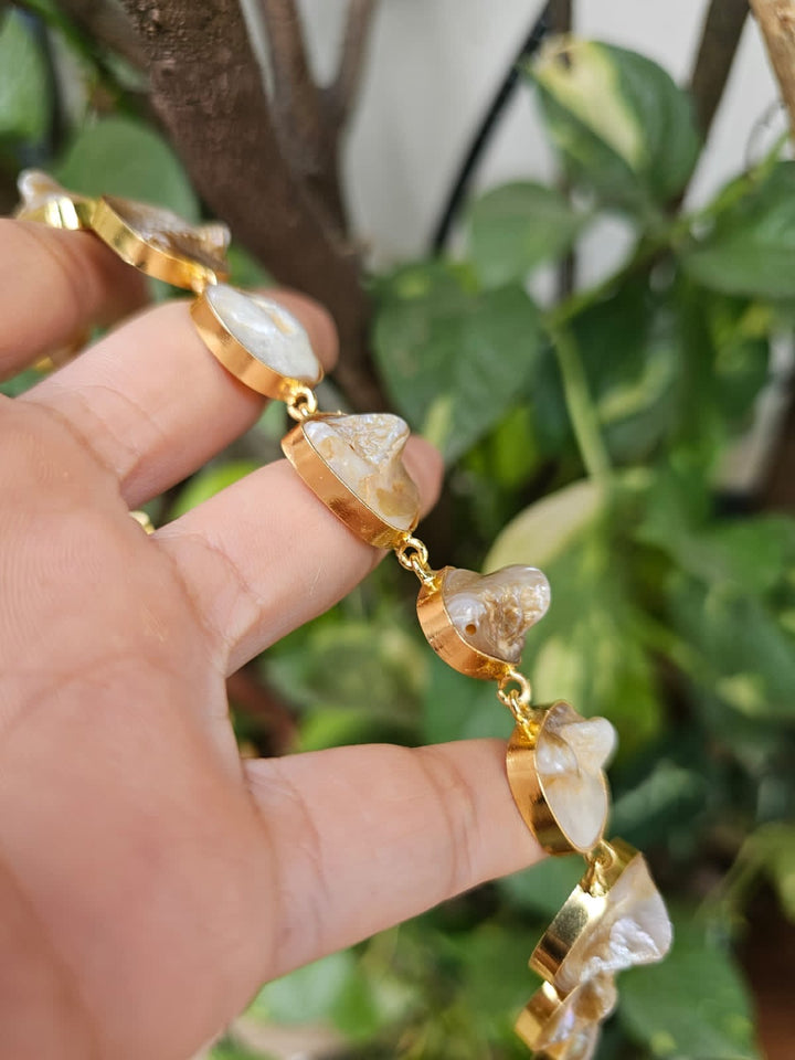 Aurora long necklace with onyx and mother of pearl.