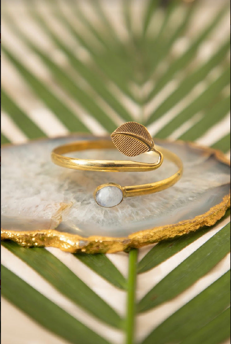 Moonstone drop bangle. Free size.