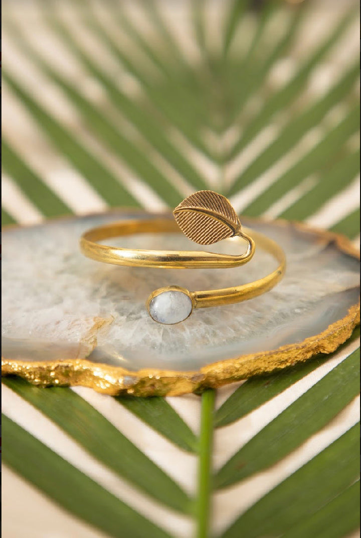 Moonstone drop bangle. Free size.
