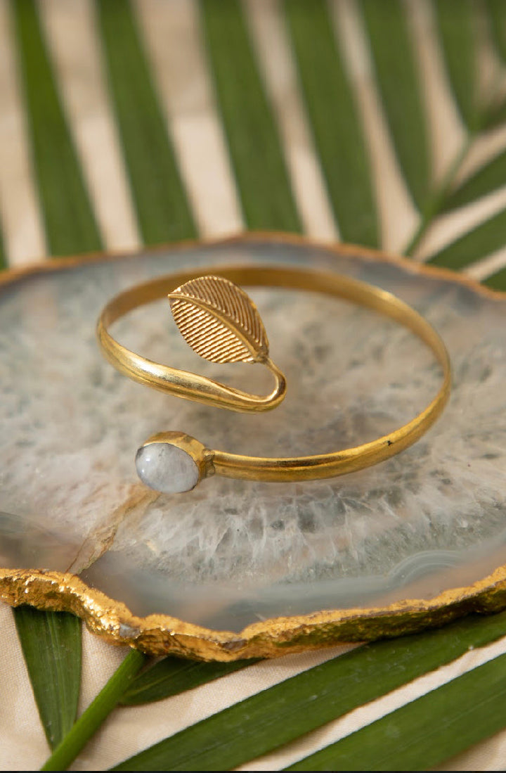 Moonstone drop bangle. Free size.
