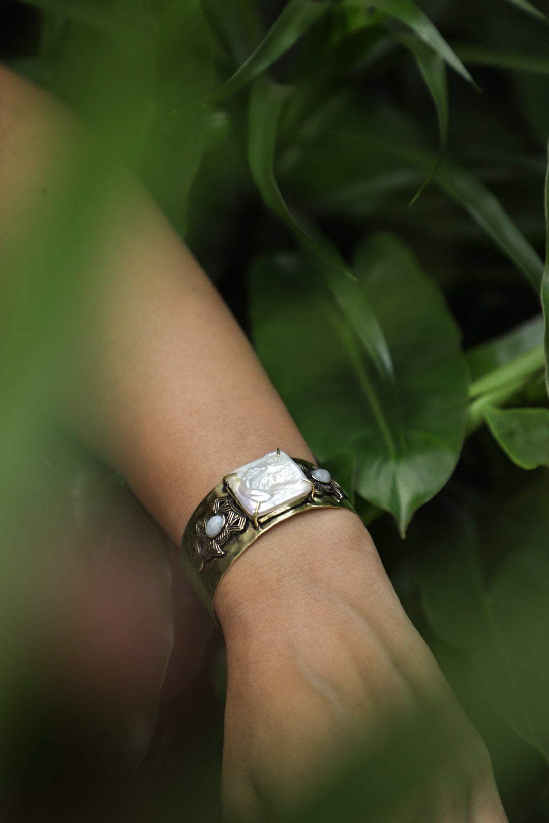 Royal Aurora hand cuff