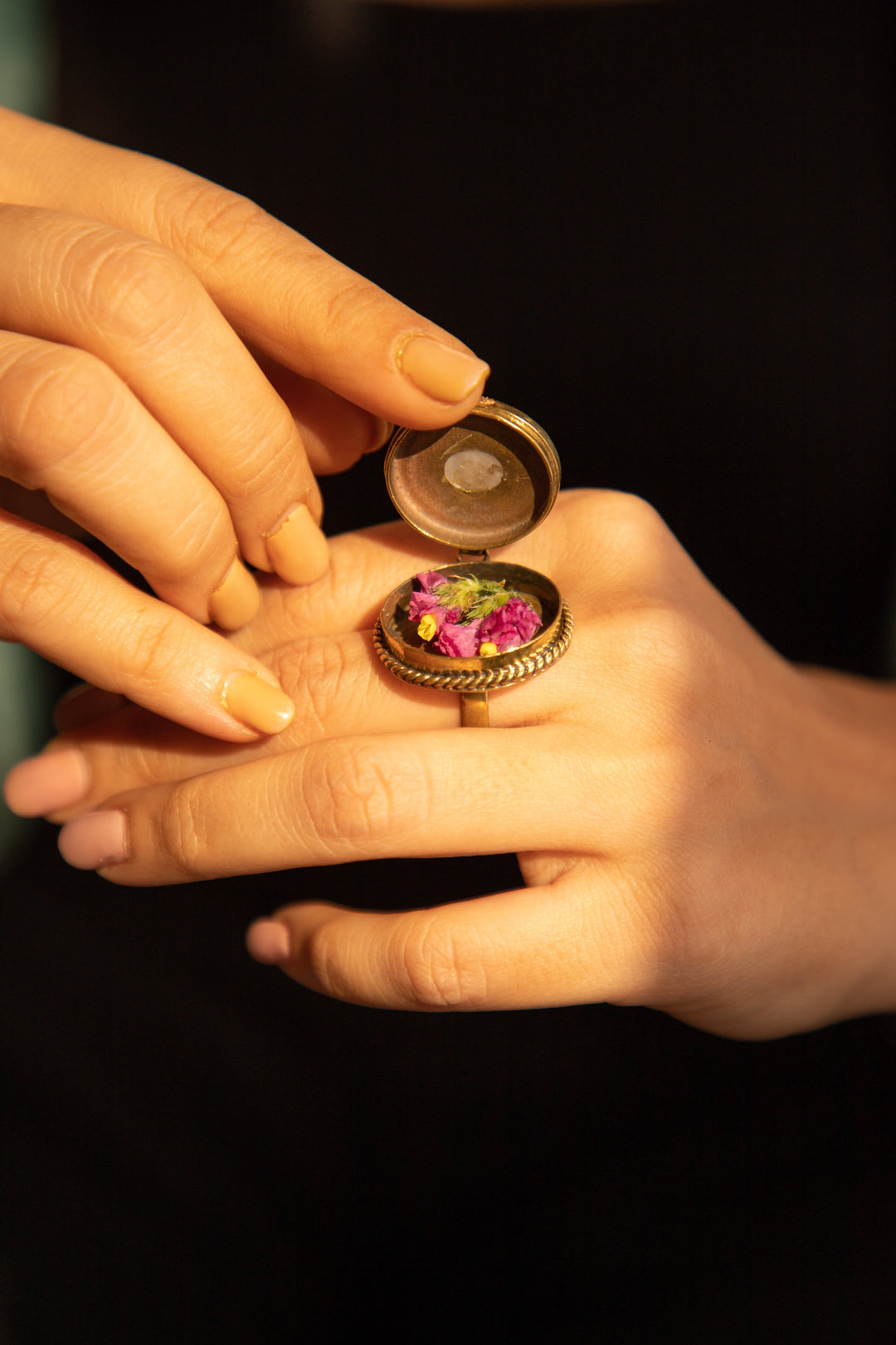 Poison moonstone adjustable ring