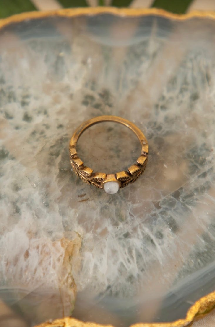 Wreath of love non adjustable ring.