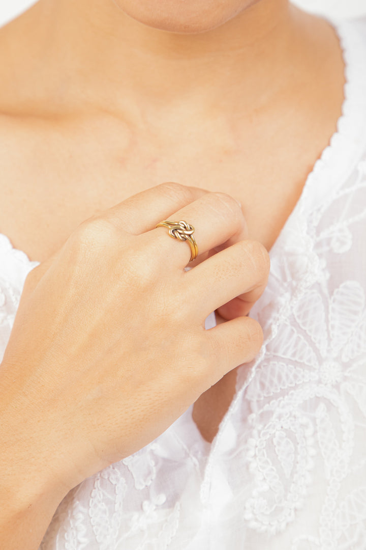 Lovers knot ring