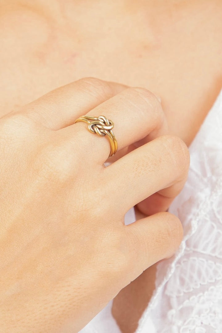 Lovers knot ring