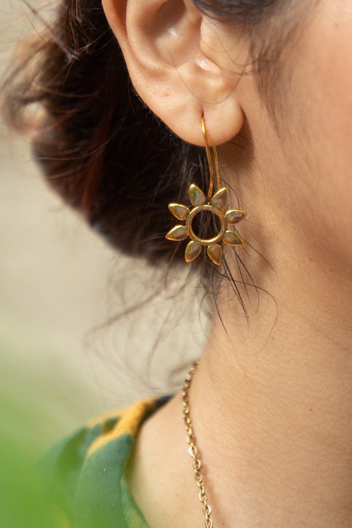 Flower drop earrings