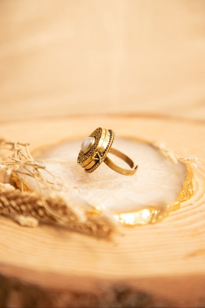 Poison moonstone adjustable ring