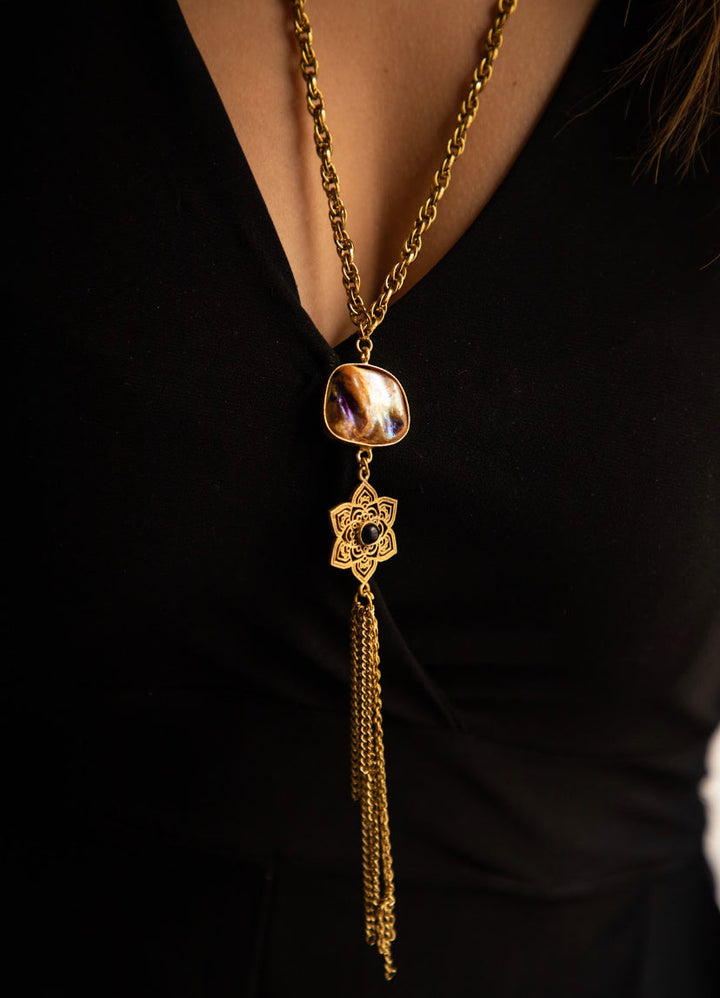 Aurora long necklace with onyx and mother of pearl.