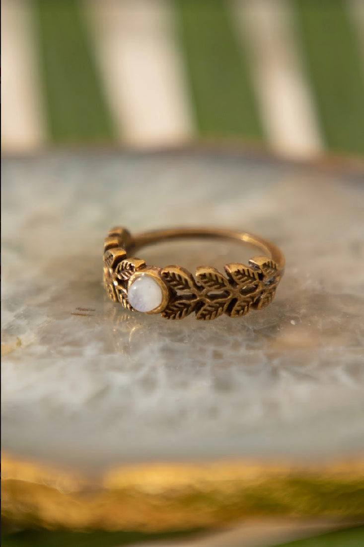 Wreath of love non adjustable ring.