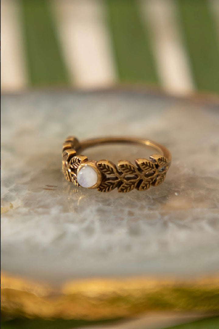 Wreath of love non adjustable ring.
